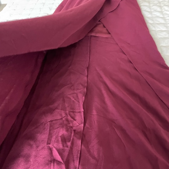 Dress the Poplulation burgundy Kai ruffle open slit maxi dress - Picture 6 of 12